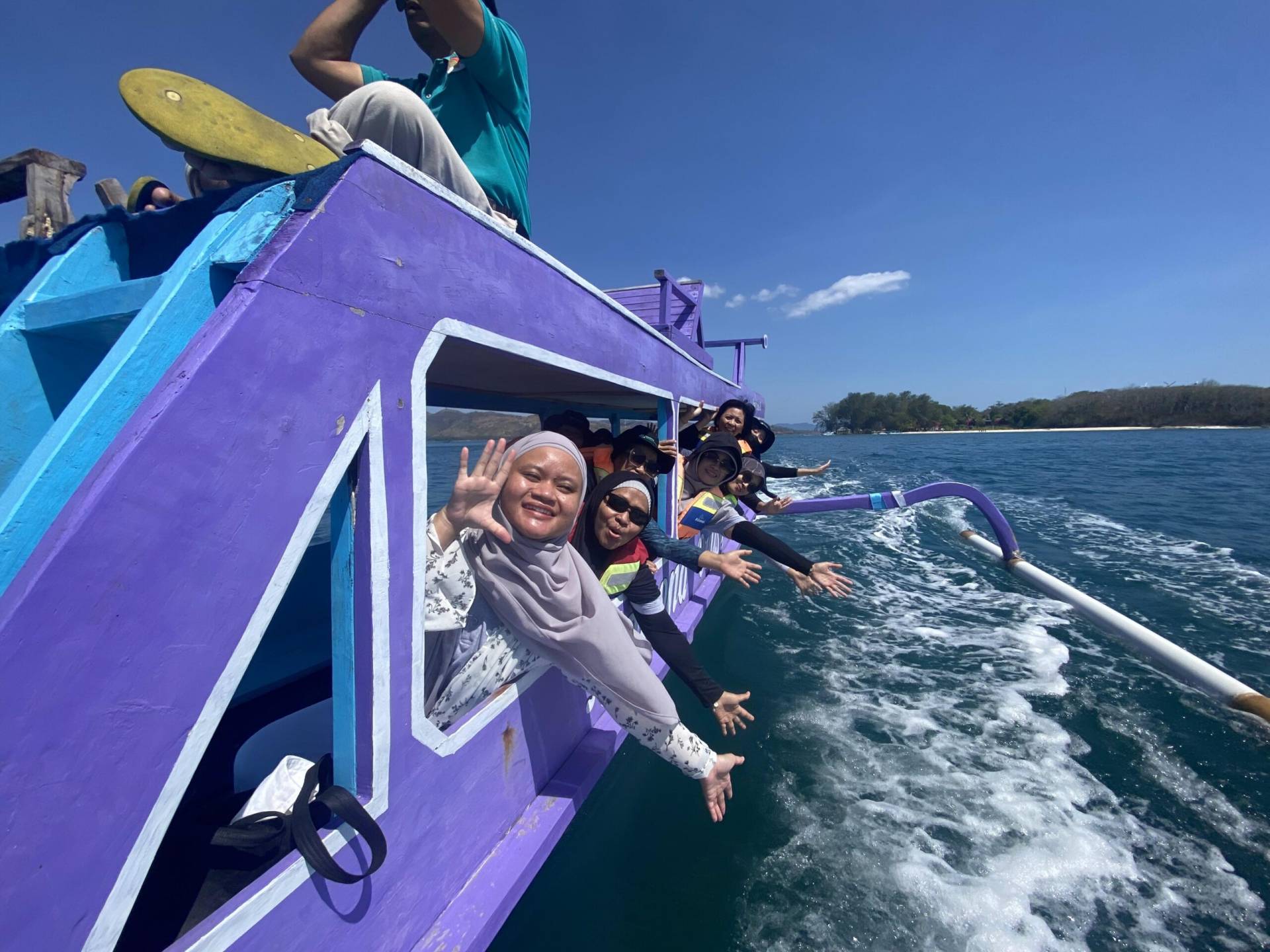 Amazing Race Boat by Lombok Outbound